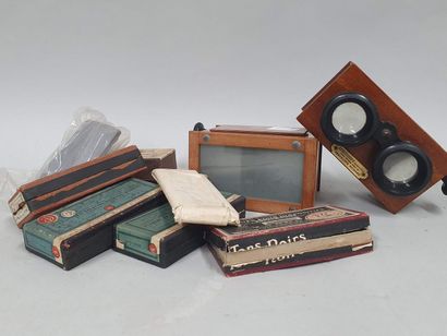 null Photography, stereoscopic camera, viewer. Set consisting of a hand-cranked stereoscopic...