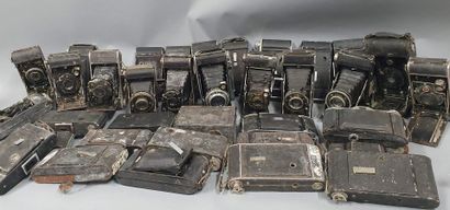 null Camera, folding. Important set of about forty folding cameras of various brands....