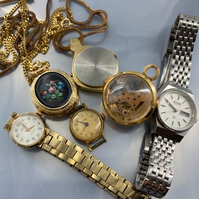 null Set of six watches :

- two wrist watches

- two pendant watches with metal...