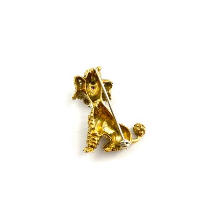 null Poodle brooch in 18k (750) yellow gold.

Gross weight: 10.40 g.