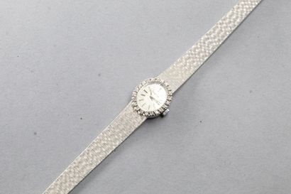 null Montre bracelet de dame en or gris 18k (750), boîtier ovale, la lunette orné...