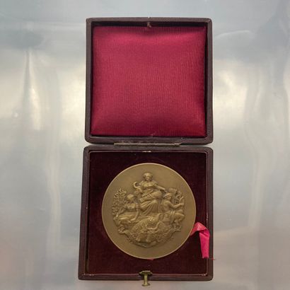  Trois médailles de table en bronze : 
- Société des agriculteurs de la Sarthe, d'ap....