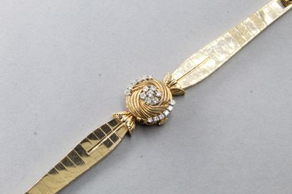  Montre bracelet de dame en or jaune 18k (750), boîtier rond, cadran à 
fond crème,...