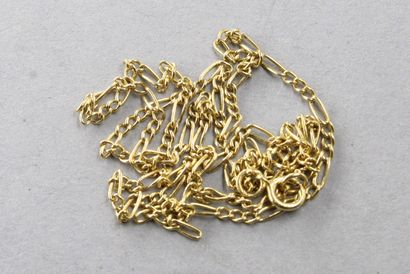 null Baptismal chain in 18K (750) yellow gold. 

Around the neck : 45 cm. - Weight...