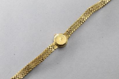 null LUZ

Montre bracelet de dame en or jaune 18k (750), boîtier rond, cadran à

fond...