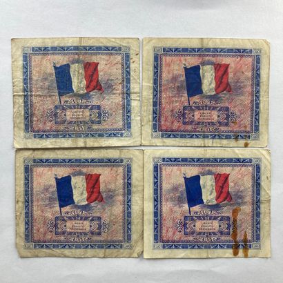  38 billets de banque libellés en francs : 
- Cinq francs « Violet » 1933 (x2). Etat...