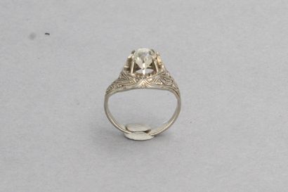 null Solitaire ring in 18k (750) white gold set with an old cut diamond. 

Weight...