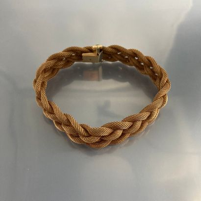 null Bracelet in 18k (750) gold with braided mesh.

Wrist size: 19 cm. - Weight :...