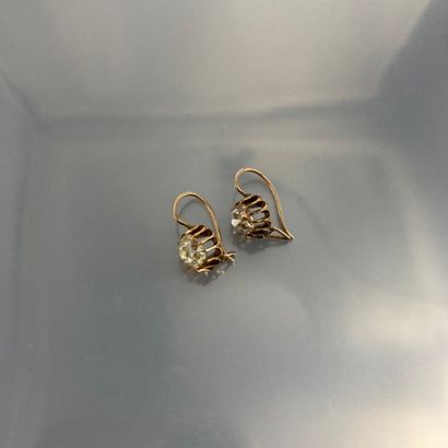 null Pair of 18K (750) pink gold sleepers set with one diamond each.

Total weight...