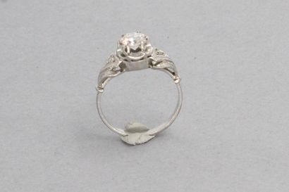 null Solitaire ring in 18k (750) white gold set with a diamond. 

Weight of the diamond...