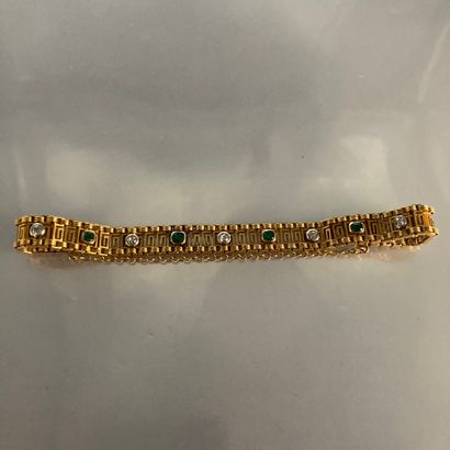  Bracelet articulé en or jaune et gris 18k (750) à maille ajourée, ornée de six diamants...