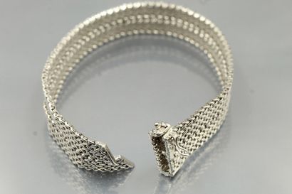null Belt bracelet in 18K (750) white gold with polished mesh.

Wrist size : 18.5...