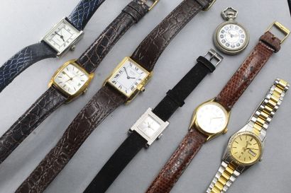 Lot de sept montres comprenant : 
Six montres...