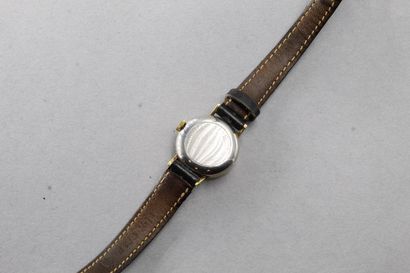 null TISSOT

Montre bracelet de dame, boîtier rond en acier et plaqué or, cadran...