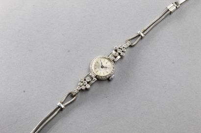 null ANONYMOUS

Ladies' wristwatch in platinum and diamonds. Round case, bezel and...
