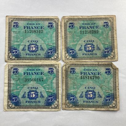  38 billets de banque libellés en francs : 
- Cinq francs « Violet » 1933 (x2). Etat...