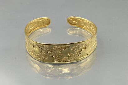 null Flexible bracelet in 18K (750) yellow gold decorated with matte patterns.

Weight:...