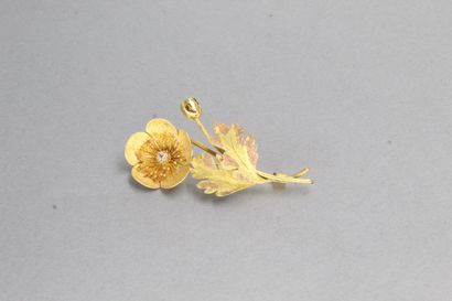 Broche fleur en or jaune et rose 14k (585)...