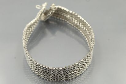 null Belt bracelet in 18K (750) white gold with polished mesh.

Wrist size : 18.5...