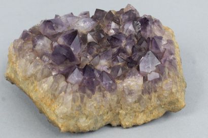 null Plate with AMETHYST spikes,

Probably from URUGUAY

Size: 14.5 x 10.5 x 6 c...