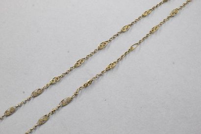 null Necklace in 9k yellow gold (375) with filigree shuttle link.

Necklace size...