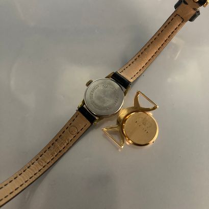 null Lot composé d'un boitier de montre en or jaune 18k 750) et d'une montre bracelet...
