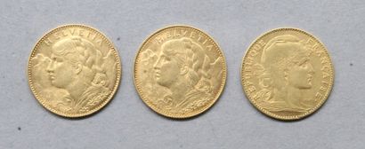 null Lot de trois pièces en or de 10 francs comprenant : 

- Coq (1901)

- 2 x Demi...