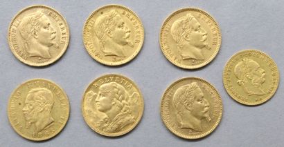 null Lot de sept pièces en or comprenant :

- 4 x 20 francs or Napoléon III tête...