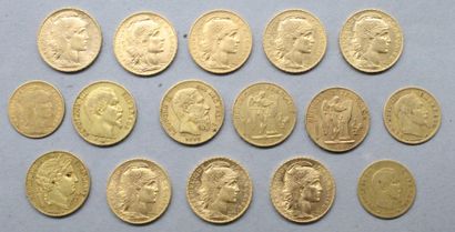 null Lot de seize pièces en or comprenant :

- 8 x 20 francs au coq (1908, 1910,...