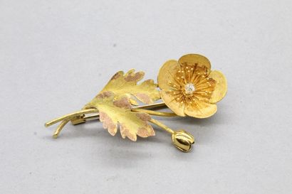 null Broche fleur en or jaune et rose 14k (585) ornée d'un diamant taillé en rose.

Hauteur...