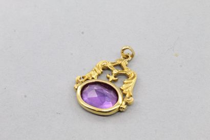 null Pendentif ou élément de châtelaine (pierre sans intaille), monture en or jaune...