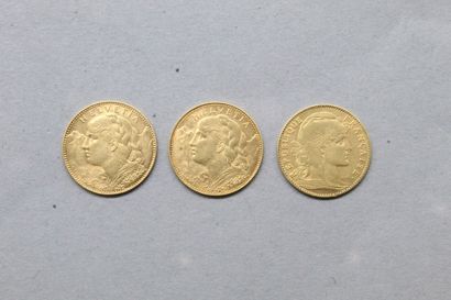 null Lot de trois pièces en or de 10 francs comprenant : 

- Coq (1901)

- 2 x Demi...