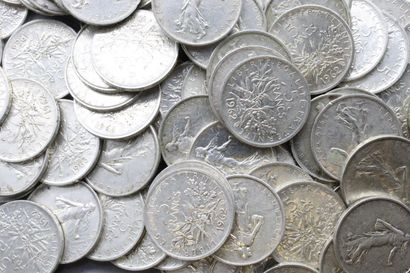 null Lot de 145 pièces de 5 francs en argent de type Semeuse.

1961 (x3) - 1962 (x58)...