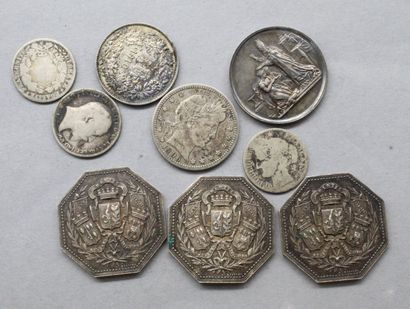 null Ensemble de jetons et pièces de monnaie, majoritairement du XIXème, dont en...