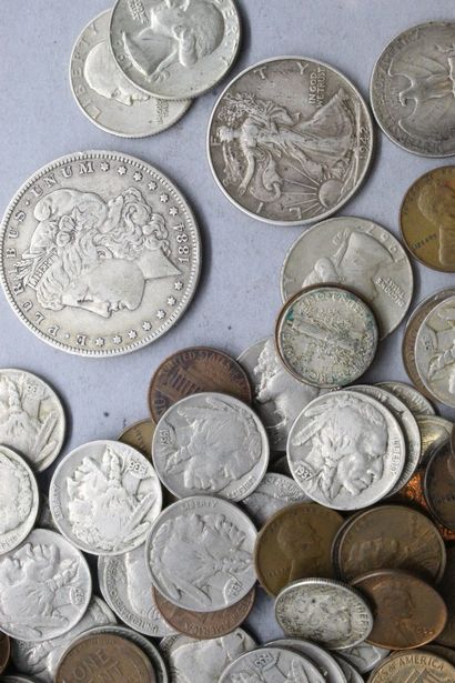 null ETATS-UNIS D'AMERIQUE

5 pièces en argent :

- 1 dollar " Morgan Dollar " 1884

-...