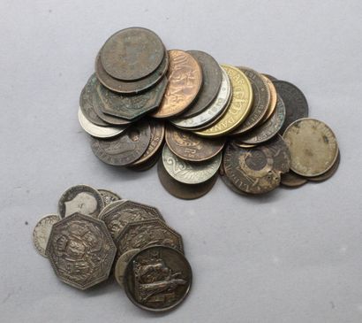 null Ensemble de jetons et pièces de monnaie, majoritairement du XIXème, dont en...
