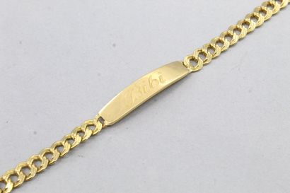 null Curb in 18K (750) yellow gold inscribed "BIBI" and 10/05/99.

Wrist size : 19...