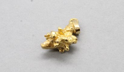null Pendentif en or jaune 18k (750) stylisant une pépite d'or.

Poids : 11.61 g...