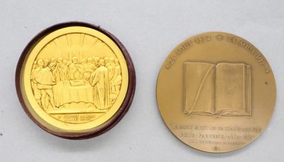 null [ Protestantisme ] Deux médailles en bronze :

Avers : 1519-1572 . GASPARD DE...