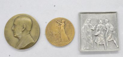 null Trois médailles en bronze :

Avers : Henri Léon (buste de profil gauche) MCMXLIII

Revers...