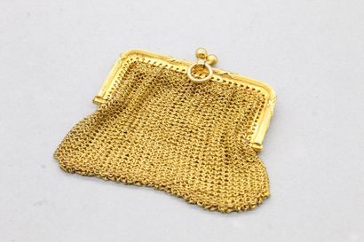 null 18K (750) yellow gold purse with fine mesh.

Poiçon eagle head.

Weight : 47.12...