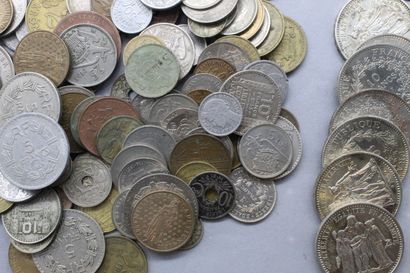 null Lot de pièces en argent comprenant : 

- 10 Francs Hercule 1965, 1966 x 4, 1967,...