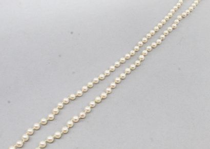 null Collier de perles choker, fermoir en or jaune 18k (750)

Tour de cou : 46 cm....