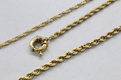 null Chain and bracelets in 18K (750) yellow gold and silver.

Weight : 28.24 g.