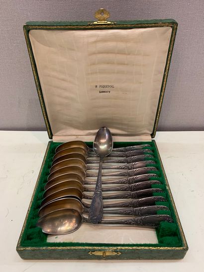 null SILVER METAL 

Set consisting of : 

- Two open service knives 

- 12 small...