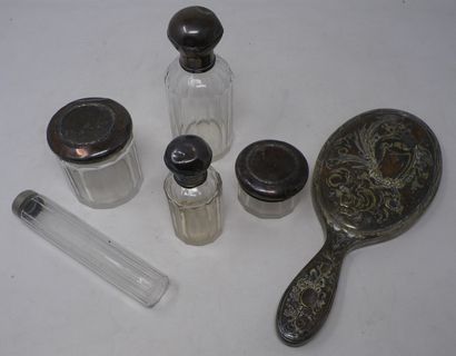 null HANDLE BOTTOM OF HOUSE



- 4 bottles of toilet stopper in silver (Minerve)....