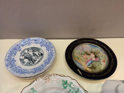 null Manette d'assiettes en porcelaine dont Meissen et divers à décor polychromes...