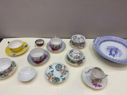 null LOT of porcelain including:



- Pair of porcelain cups and saucers with polychrome...