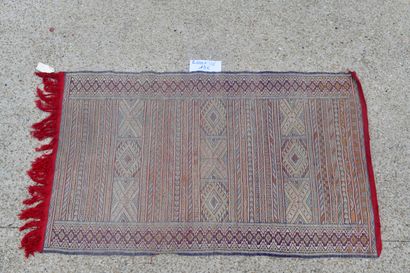 null Kilim Rabat (Maroc), milieu XXe. 

Travail à l'aiguille, technique de la tapisserie,...