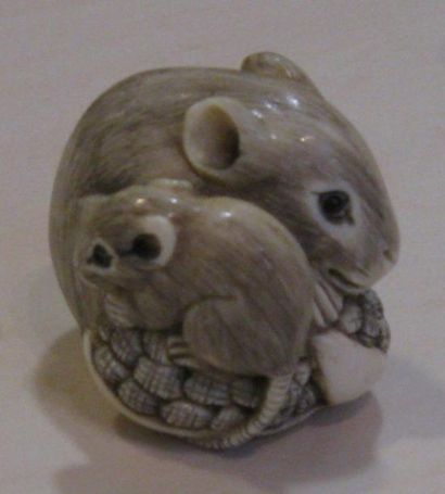 null Netsuke représentant un rat.